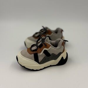 Oshkosh bagosh toddler walking shoes size 4